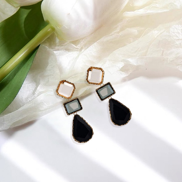 1 Pair Classic Style Geometric Inlay Alloy Artificial Gemstones Drop Earrings